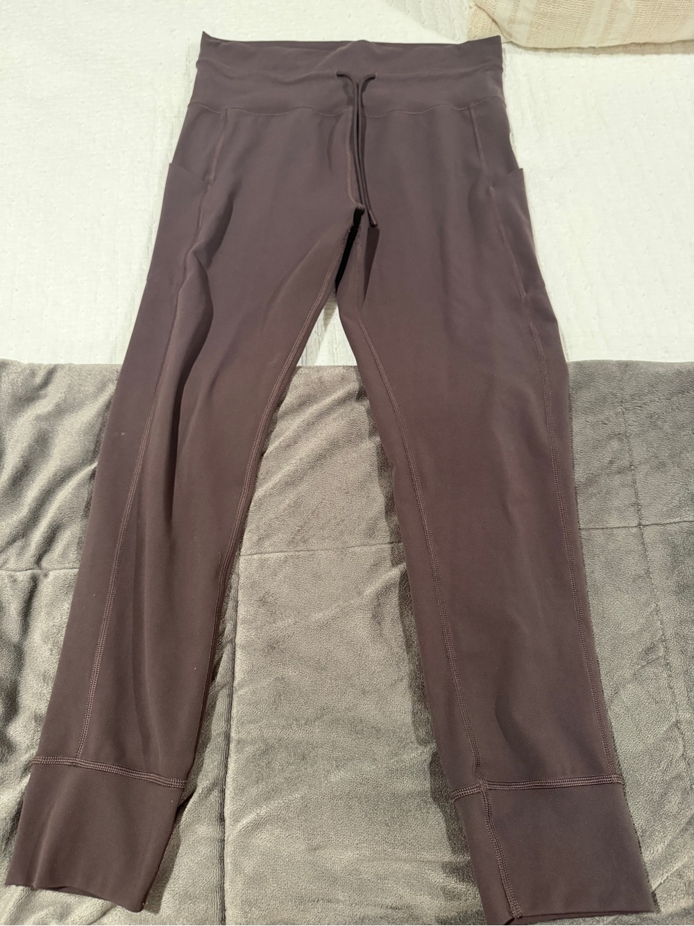 Vuori Women's Dark Brown Jogger Sweatpants